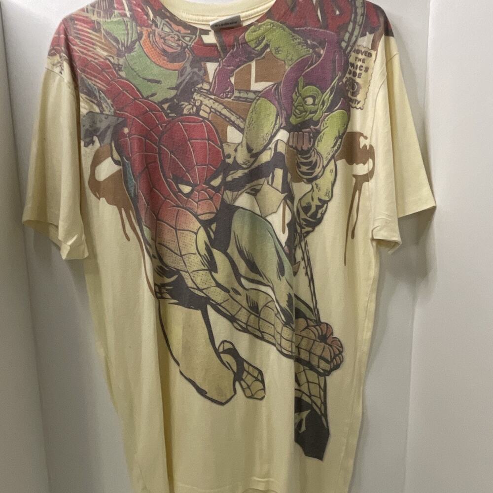 Marvel Comics Men's L Beige Spider-Man vs Green Goblin Graphic Tee